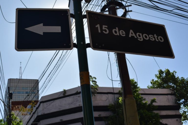 Calle 15 de Agosto, donde en la confluencia con el Río Paraguay se fundó la Ciudad de Asunción