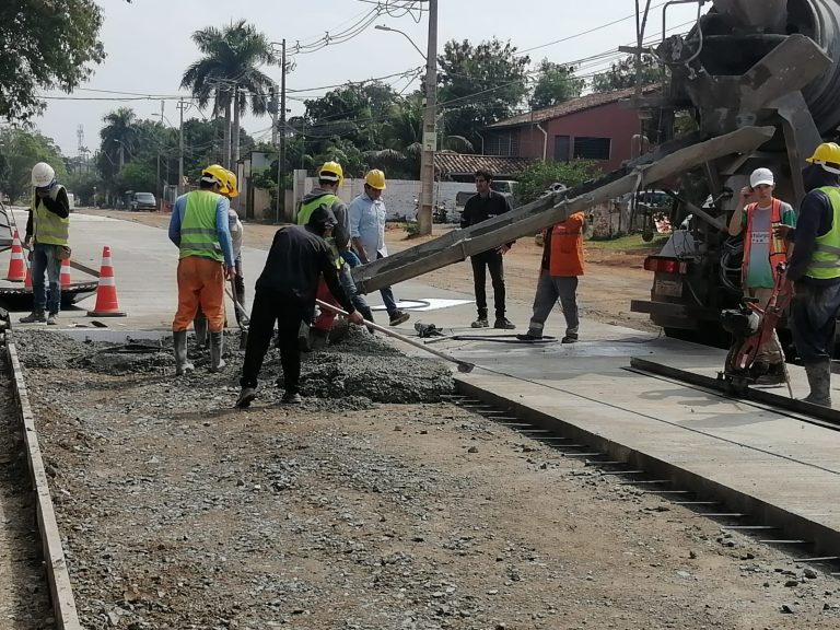 Avanza la construcción del pavimento de hormigón hidráulico en la avenida Molas López