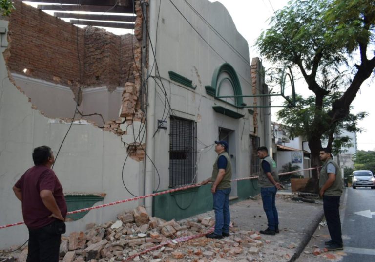 Demolición de edificio ubicado en Mariscal Estigarribia y Curupayty fue suspendida por falta de medidas de seguridad