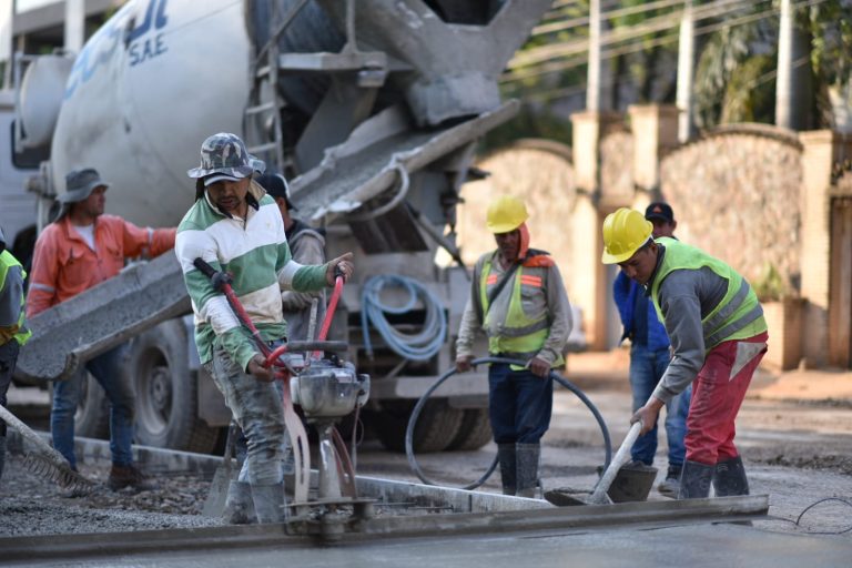 Las obras de desagüe pluvial y pavimentación con hormigón hidráulico, cambiarán la historia de la avenida Molas López  