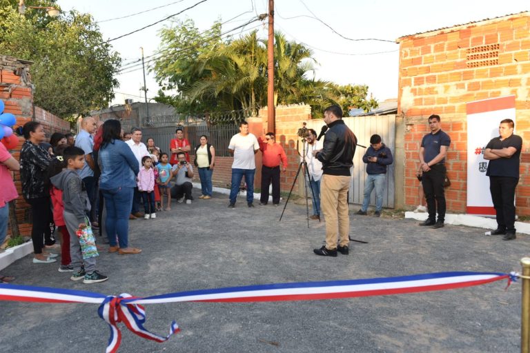 Empedrado de la calle Epopeya Nacional inaugurado por el Intendente Rodriguez facilita comunicación de vecinos del barrio botánico con la ciudad
