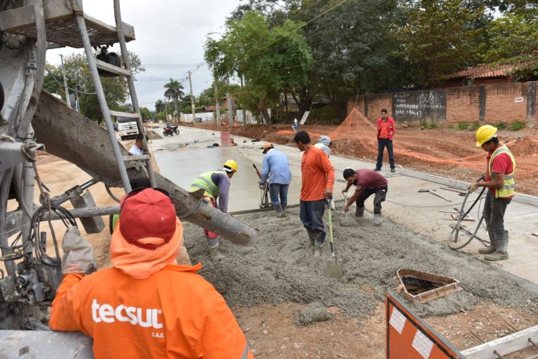 En la avenida Molas López se construyeron alcantarillas celulares para 1.100 metros del proyecto de desagüe pluvial, restando solo una intervención en 500 metros para llegar a San Martín, dentro del lote 1