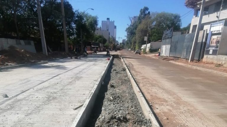 En tramo Goicochea Menéndez y Veteranos del 70 de la avenida Molas López construyen un paseo central, que anteriormente no se tenía