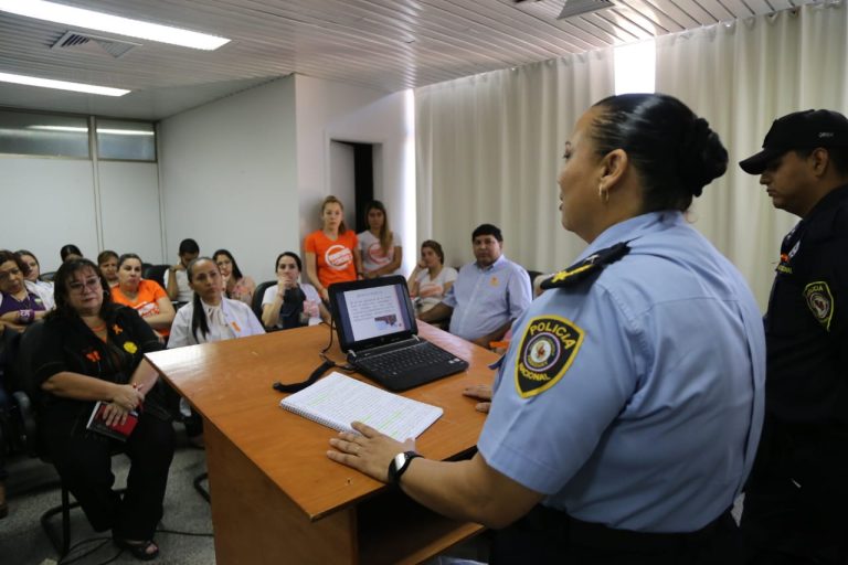 Municipalidad capacita a funcionarios para romper el círculo de la violencia contra la mujer