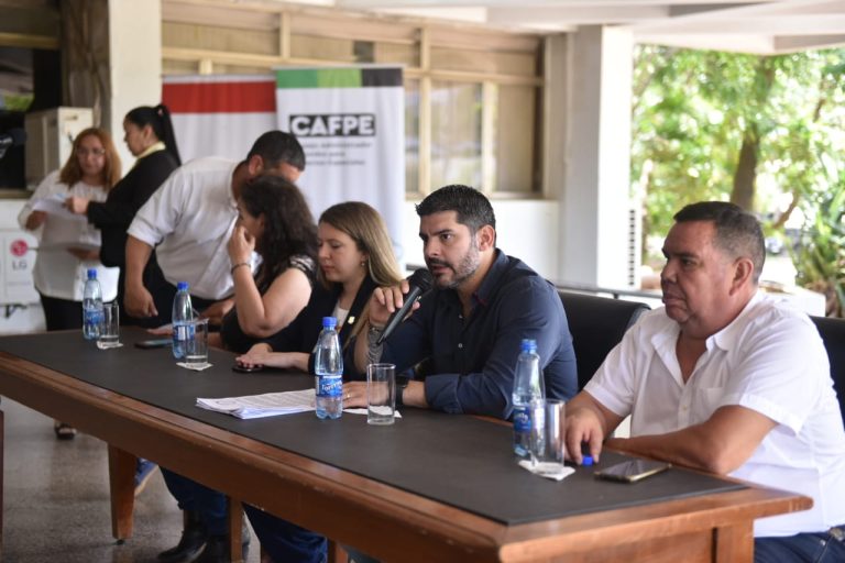 El consejo Administrador de los Fondos de Proyectos especiales de la Municipalidad de Asunción distribuyó 680.317.672 guaraníes entre 16 comisiones vecinales que realizan obras comunitarias en los barrios
