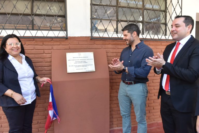 Inauguración de Mejoras, a través de los fondos provenientes del FONACIDE, de la Escuela Básica Nº 434 y Colegio Juan Eudoro Cáceres
