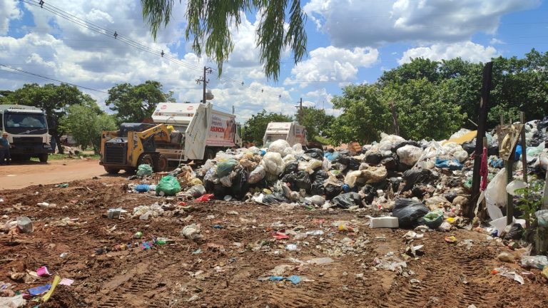 Municipalidad retiró 60 toneladas de residuos de un vertedero clandestino ubicado camino al Mbigua