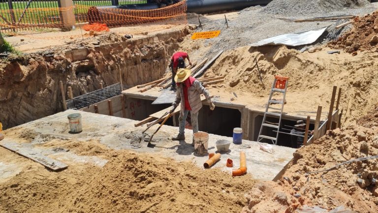 Inician excavaciones e instalación de alcantarillas celulares en Molas López entre Vía Férrea e Itapúa, tras terminar acondicionamiento cloacal en dicho tramo 
