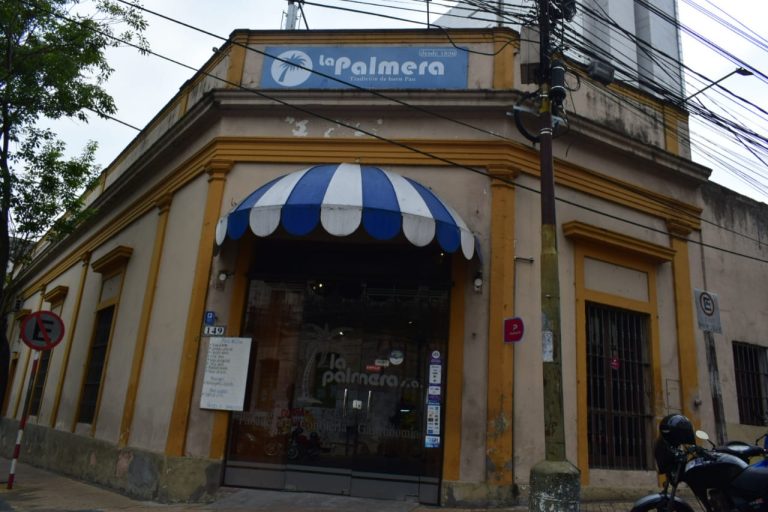 La Palmera, panadería de 90 años, en un edificio post colonial, emblemático de Asunción