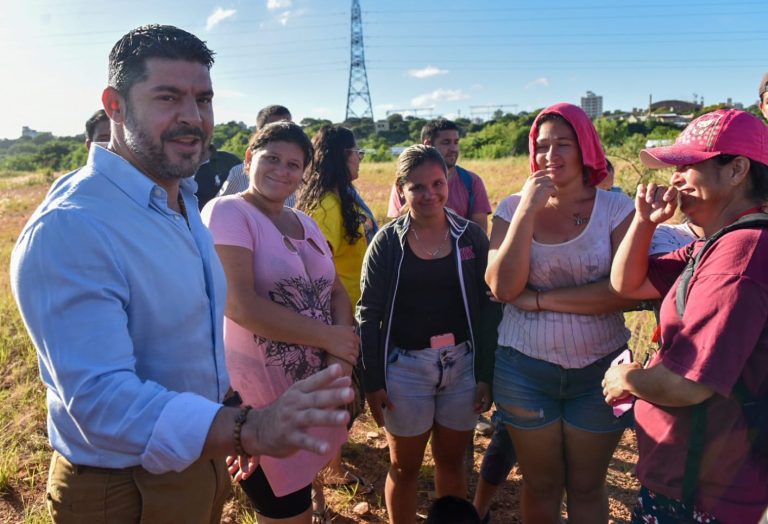 El Intendente Rodríguez recorrió predios ubicados en zonas ribereñas que serán utilizados como refugios de damnificados por la crecida del río Paraguay