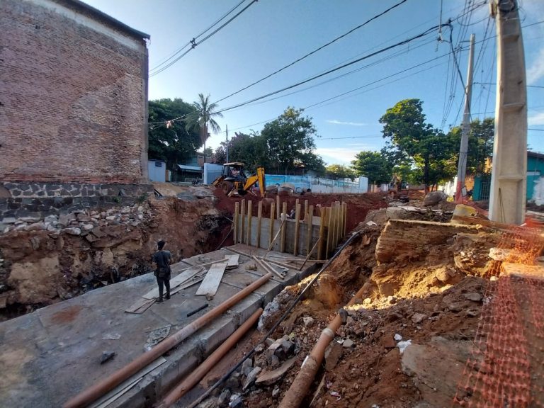 En el proyecto de construcción del desagüe pluvial de la cuenca Isabel La Católica suman esfuerzos para llevar solución a vecinos de la zona