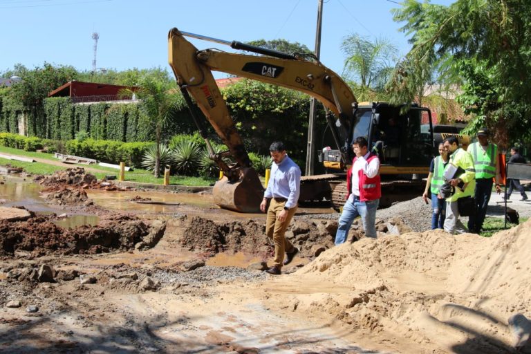 Intendente verificó trabajos en calle Benigno Cáceres, que está en la zona baja, donde se reemplazará el asfalto por pavimento de hormigón hidráulico