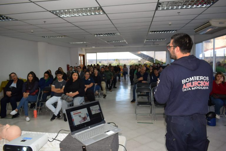 Funcionarios municipales fueron capacitados en Primeros Auxilios por expertos del Cuerpo de Bomberos Voluntarios de Asunción