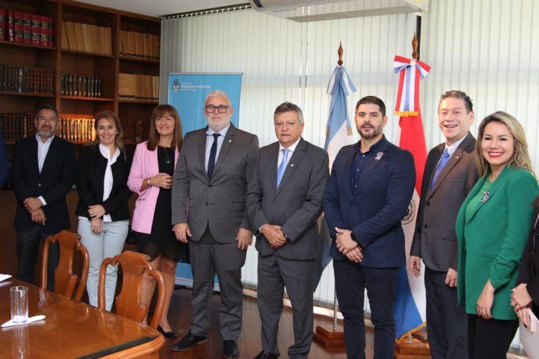 Convenio de cooperación entre la Municipalidad de Asunción y la Universidad Nacional del Nordeste de Argentina buscará desarrollar proyectos en el ámbito académico de investigación extensiva