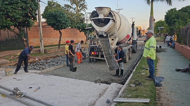 La pavimentación con hormigón hidráulico en la calle Teniente Segundo Benigno Cáceres, en el barrio Ytay, está a solo 20 metros de concluir