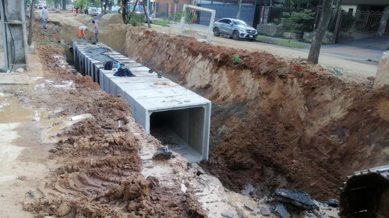 En la avenida Molas López los trabajos registran avances en varios frentes de los lotes 1 y 2 del proyecto de desagüe pluvial