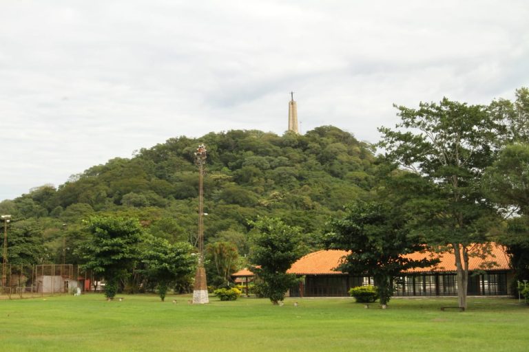 Municipalidad de Asunción entregó oficialmente el Plan de Manejo del Paisaje Protegido Cerro Lambaré al Ministerio del Ambiente y Desarrollo Sostenible (MADES)