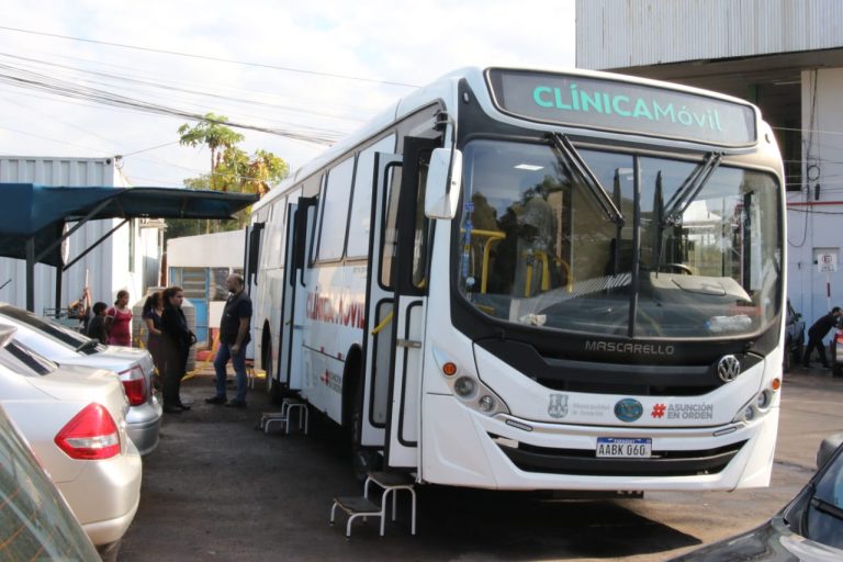 Clínica Móvil llegó hasta la Estación de Buses de Asunción donde brindó servicios médicos en forma gratuita