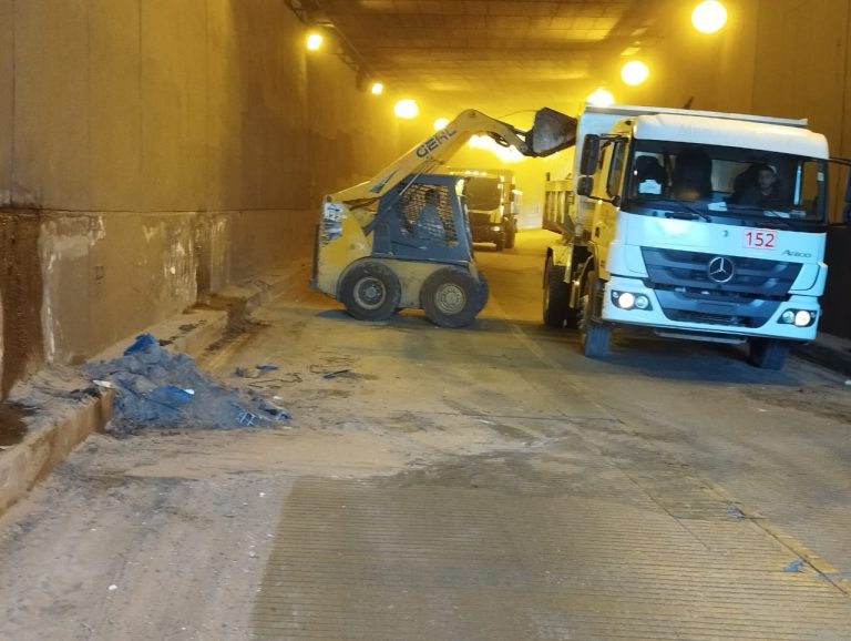 Cuadrillas de Servicios Urbanos realizaron un completo trabajo de limpieza integral en el túnel Semidei el pasado fin de semana