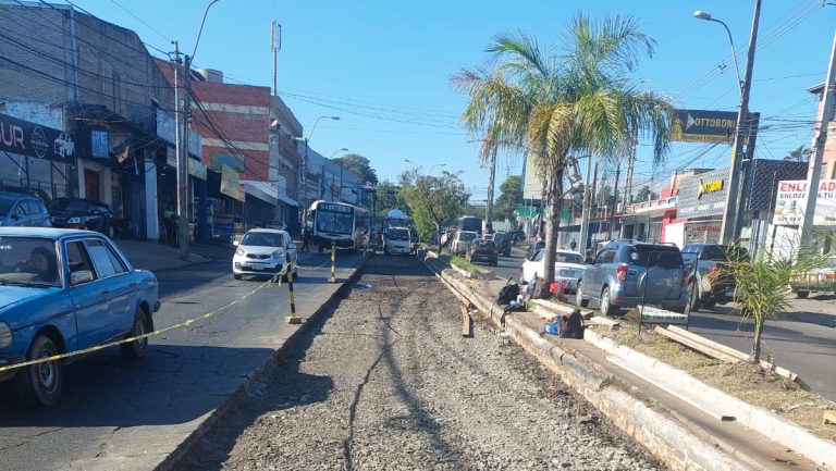 En la avenida Fernando de la Mora avanzan con los trabajos viales desde Cacique Lambaré hacia la Comisaría N° 15
