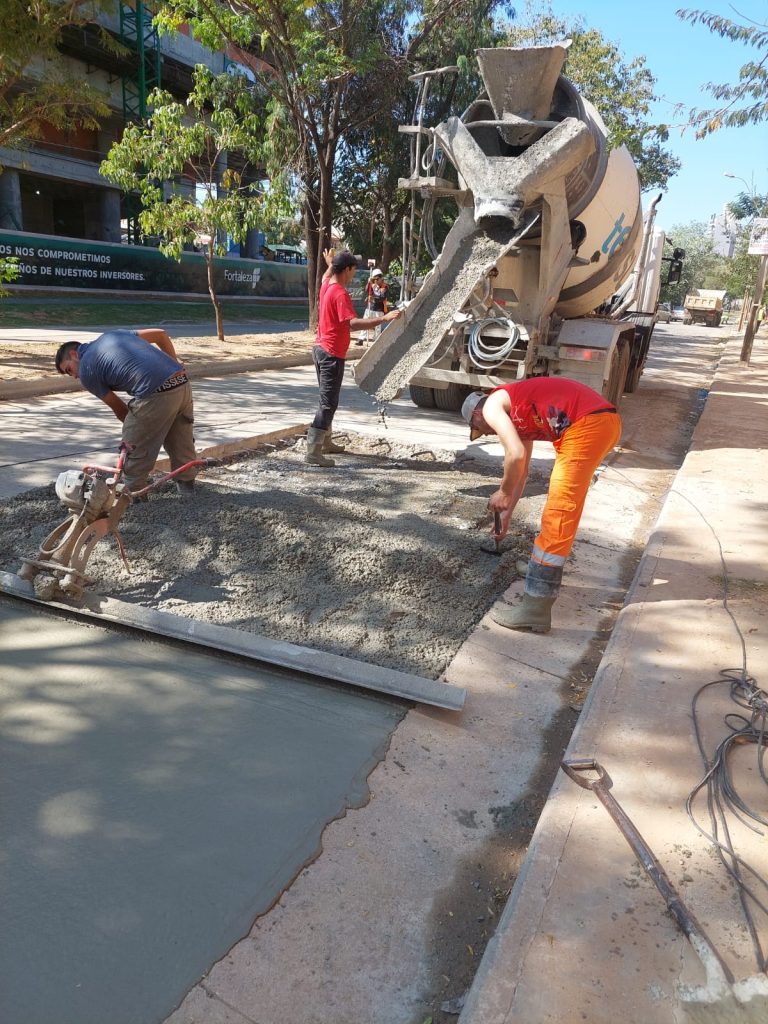 En el lote 1 de la avenida Molas López van saneando trabajos para conseguir la carga del pavimento hidráulico