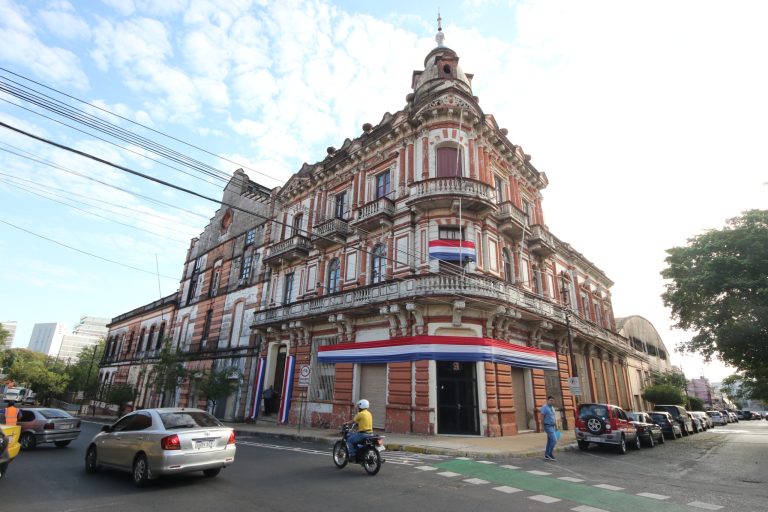 El ex edificio de APAL, que fue local de la Municipalidad de Asunción, es uno de los valiosos patrimonios edilicios de la capital del país