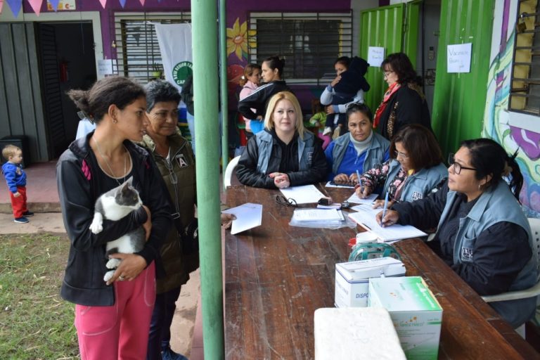 Familias del barrio San Cayetano recibieron asistencia integral propiciada por la Municipalidad de Asunción y el Ministerio de Justicia