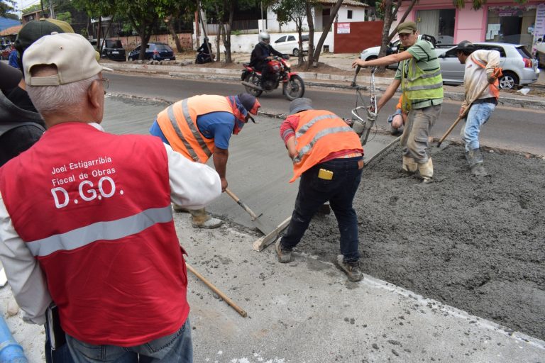 En la concurrida avenida Fernando de la Mora, se trabaja con intensidad avanzando en su mejoramiento vial
