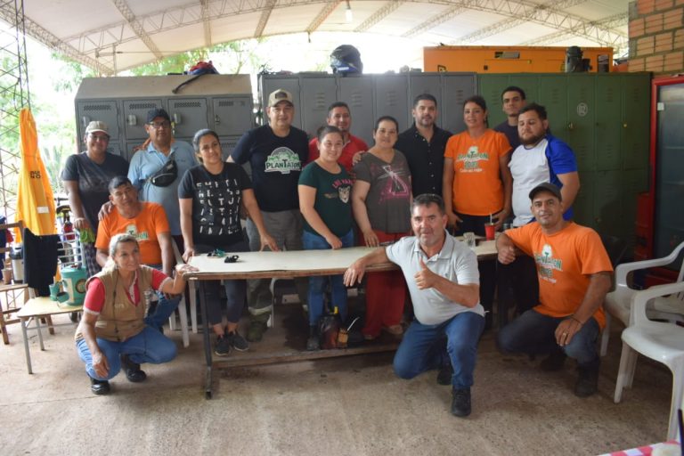 Intendente Rodríguez recorrió la Costanera y mostró satisfacción por los Trabajos de Limpieza y Orden que existen en la Zona