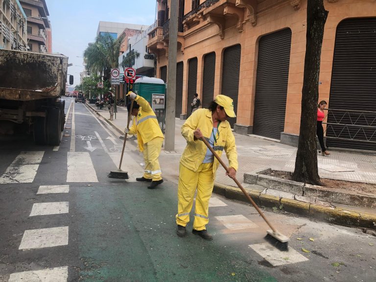 Dirección de Servicios Urbanos de la Municipalidad realizó tareas de revitalización sobre la calle Palma, que ya luce sin la telaraña de cables aéreos