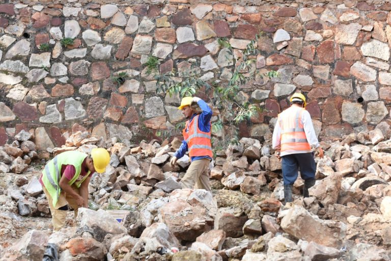 Municipalidad trabaja en obras de construcción de muros de protección en las márgenes de arroyos