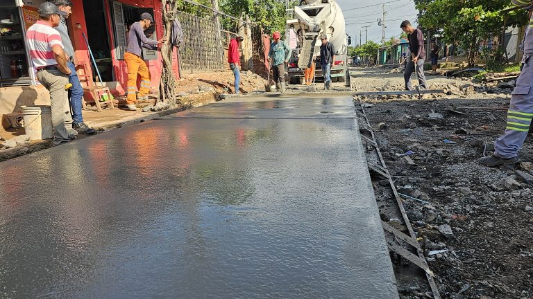 Municipalidad de Asunción construyó unos 60 metros nuevos de pavimento de hormigón hidráulico en la calle 38° Proyectada