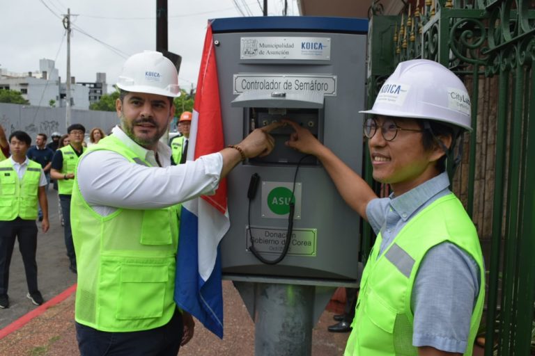 La Municipalidad de Asunción, con el apoyo de KOICA, lanza iniciativa para mejorar la movilidad urbana con la puesta en marcha de semáforos ATMS