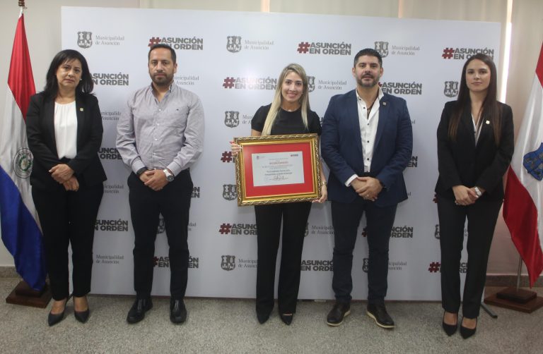 Municipalidad reconoce a entidades financieras por colaborar con la gestión municipal