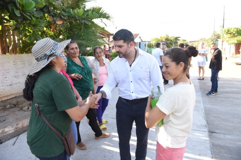Intendente Rodríguez recorrió obras de pavimento de hormigón hidráulico en 38° Proyectada, en el tramo comprendido desde Japón hasta Teniente Cantaluppi, en el barrio San Cayetano