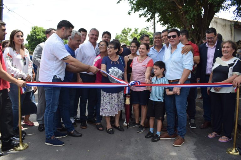 Intendente Rodríguez inauguró obras de mejoramiento vial en calles del barrio Zeballos Cue