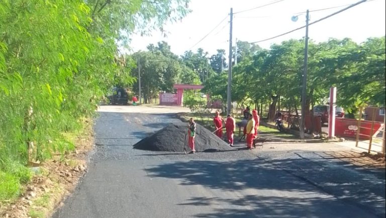 Vialidad realizó la regularización asfáltica de un tramo de la calle Marcelo Onieva, en el barrio Mbocayaty