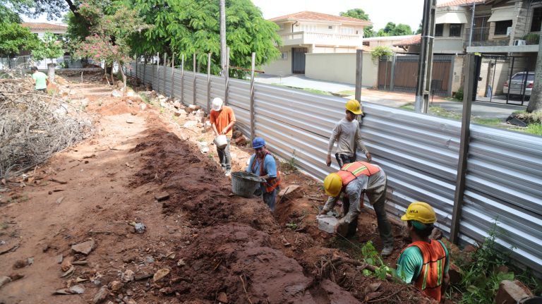 Se realizan varias Obras nuevas en la Plaza Naciones Unidas para conseguir su revitalización