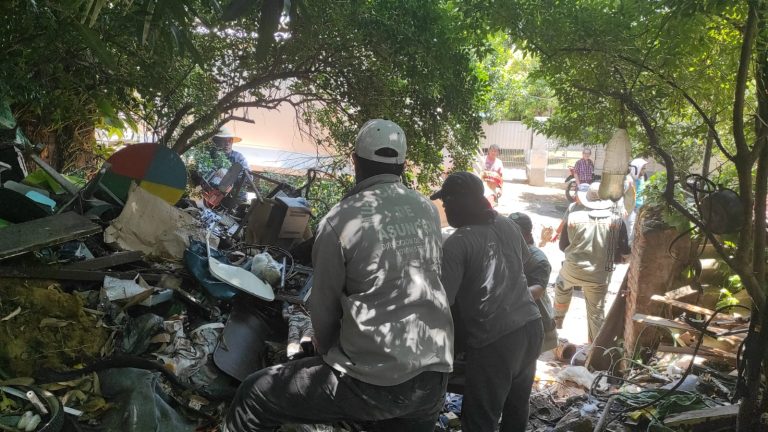 La mansión de los trastos viejos  ubicado en el barrio Tacumbú es el mayor criadero de mosquito transmisor del dengue en la zona