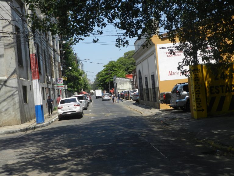 Calle Manuel Gondra, el dos veces Presidente del Paraguay, de quien se decía la frase: Taguapy sapy’ami he’i Gondra