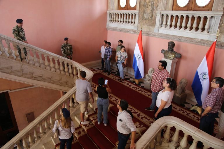 Visitas guiadas al Palacio de López conmemorando 35 años de Democracia