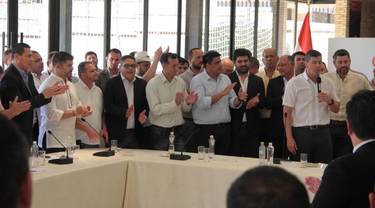 Los intendentes acuerdan acompañar el Proyecto Hambre Cero que presenta el Ejecutivo, tras una larga reunión