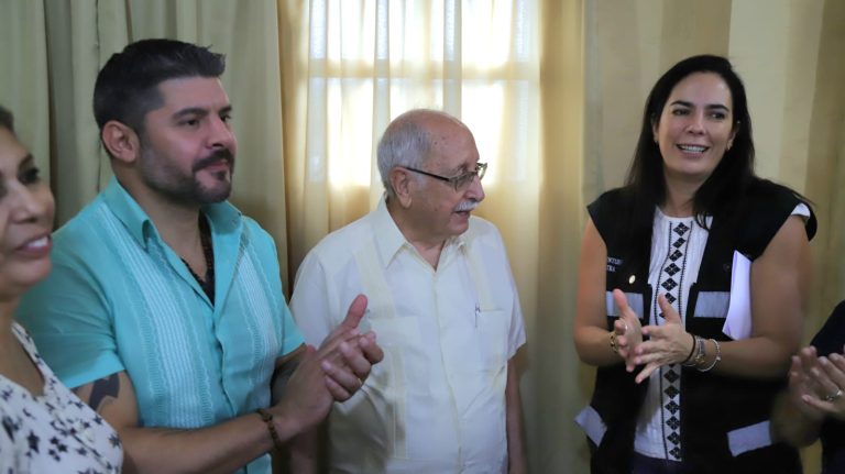 Cada vez más cerca el sueño de la casa propia para los habitantes del bañado Tacumbú, trascendente reunión entre la Ministra Centurión, el Intendente Rodríguez y el Padre Velazco con pobladores del lugar para ajustar detalles de las obras