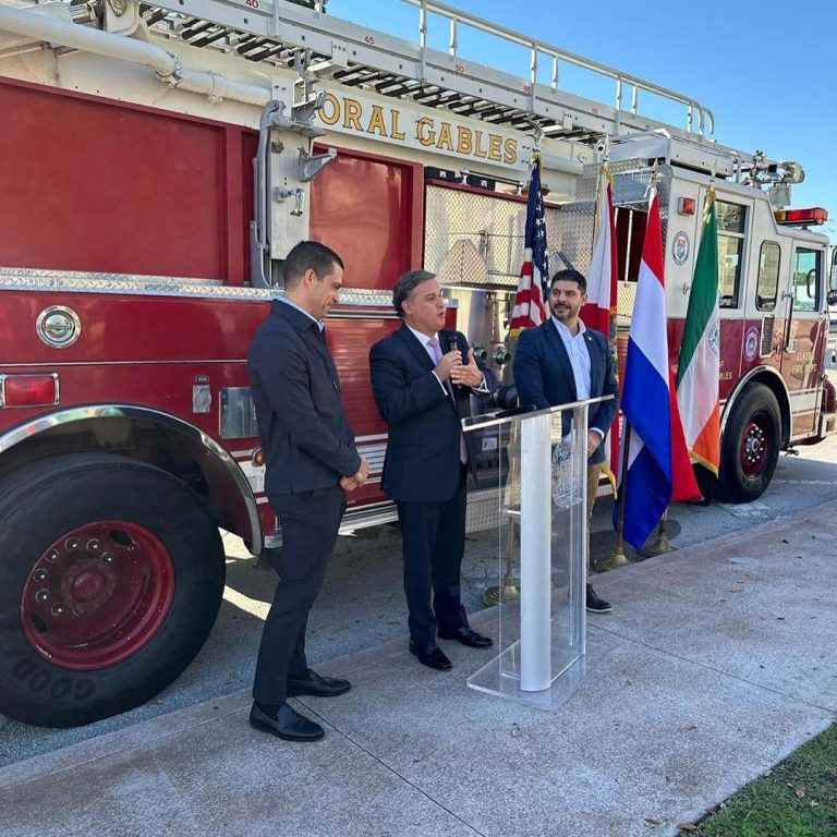 Comuna de Asunción cuenta con nuevo carro hidrante donación del ayuntamiento de la ciudad Coral Gables de los Estados Unidos  