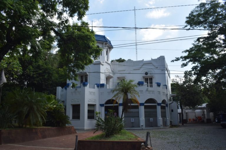 La Casa Mernes, embellece la Esquina de Mariscal López y General Santos