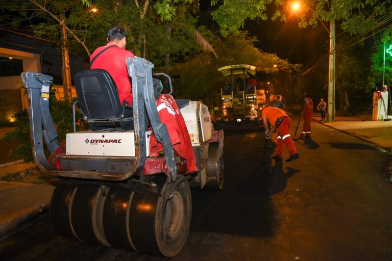 Dirección de Vialidad realiza un recapado asfáltico en 5 cuadras de Molas López, entre San Martín y Campos Cervera
