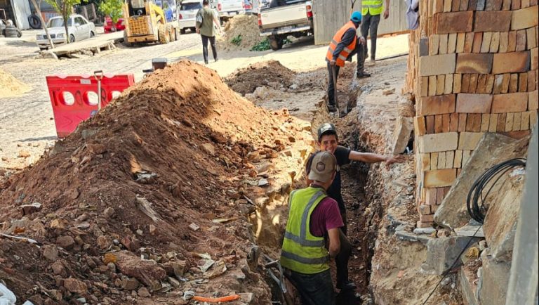 En calle Montanaro empezaron obras preliminares que hacen al desagüe pluvial del Abasto