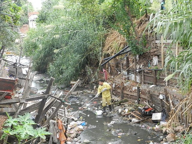 Equipo Mbusu de la Dirección de Servicios Urbanos prosigue con la limpieza de arroyos y cauces hídricos de Asunción