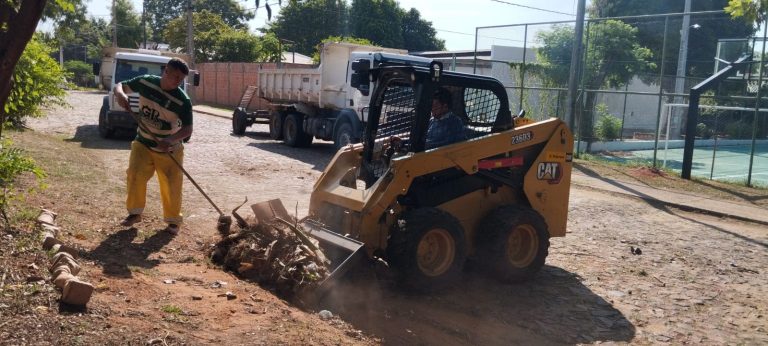 Dirección de Servicios Urbanos realizó varios trabajos de limpieza y revitalización en varios espacios públicos de Loma Pyta