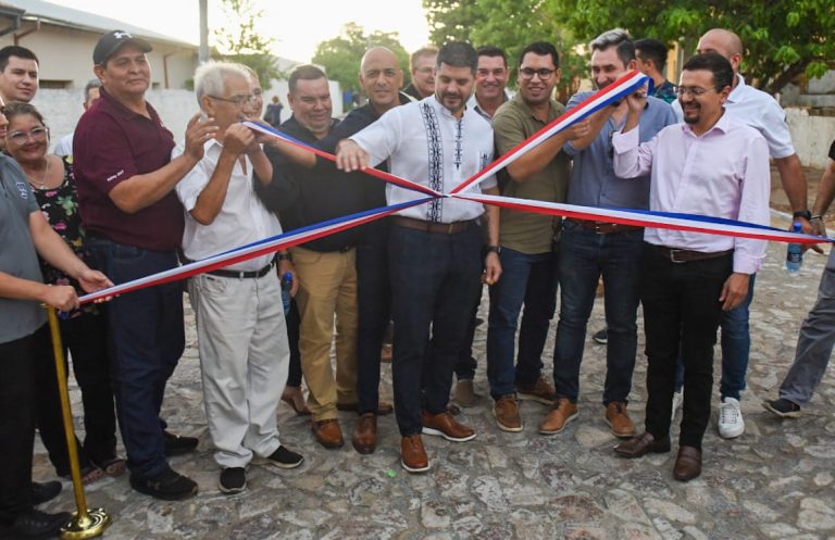 Obra de remoción y reposición de empedrado, ejecutada a través de los Fondos de Proyectos Especiales, fue inaugurada en el barrio Carlos Antonio López
